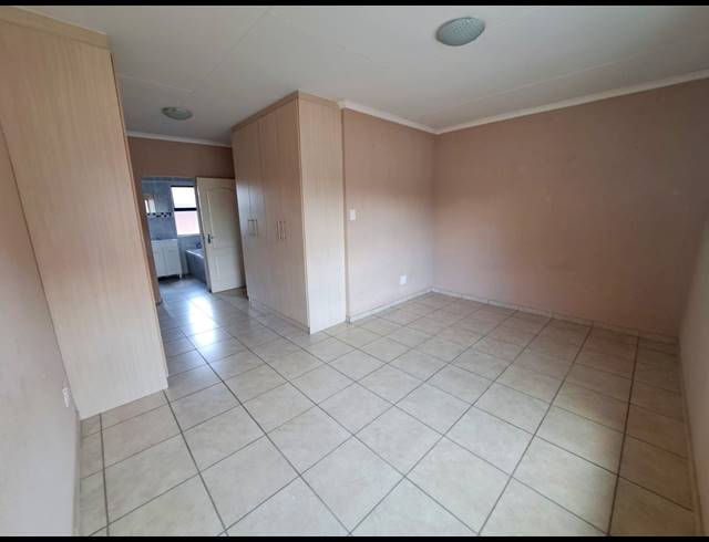 3 BEDROOM APARTMENT TO LET IN SUNSET PARK